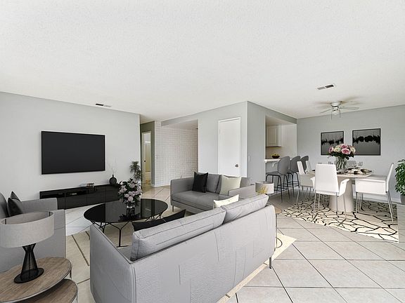 3rd image of 305 Sharon Ln