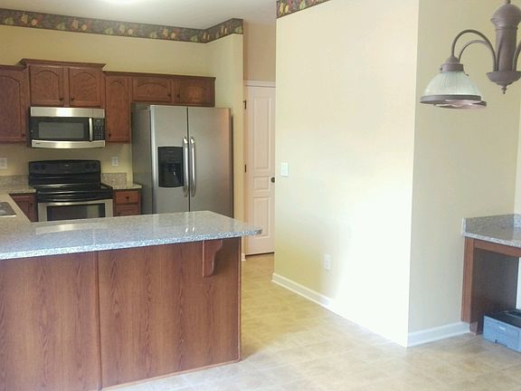 4th image of 546 Claire Ln