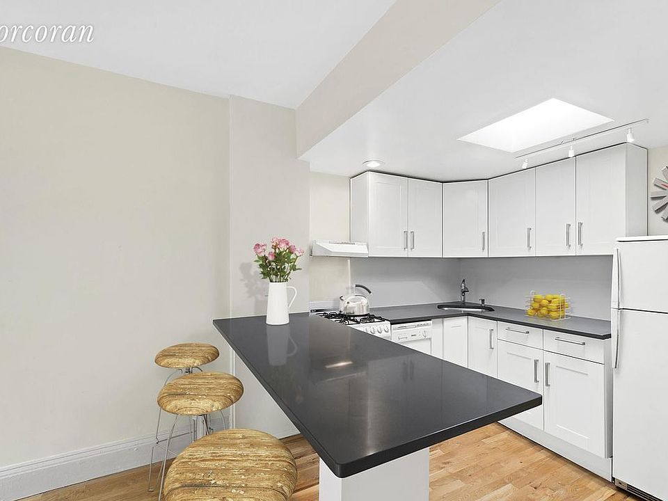 2nd image of 92 6th Ave APT 4
