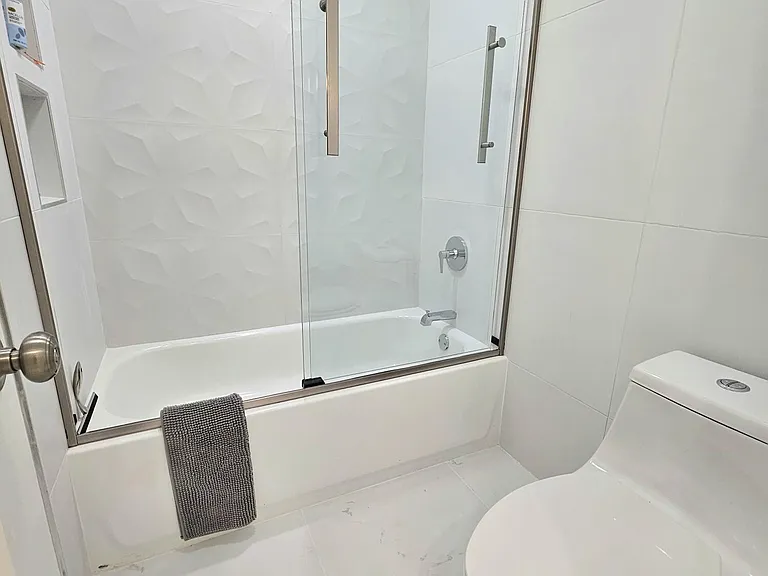 1631 NW 18th Ave #201 — Photo 28
