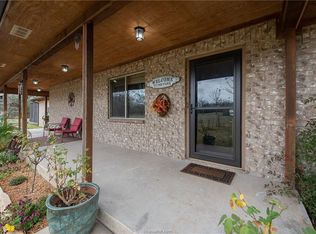 257 Rustic Oaks Dr, Bryan, TX 77808