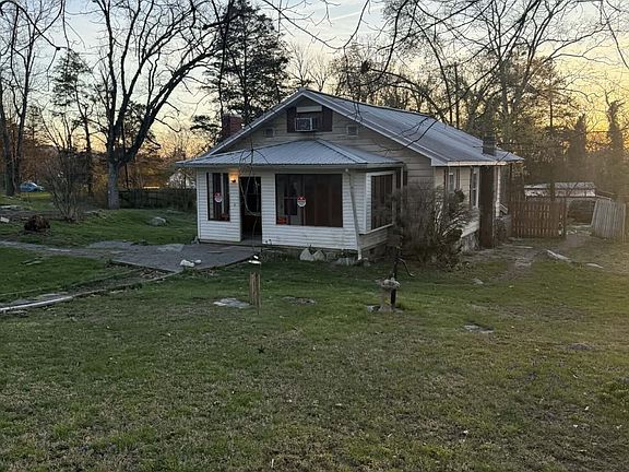 4th image of 805 Elk Knob Rd