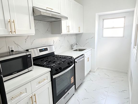 3rd image of 110 Grant Ave #2