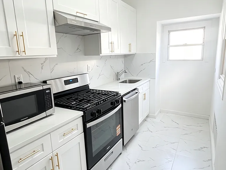 110 Grant Ave #2 — Photo 4