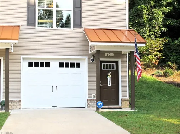621 Riverside Dr, Mount Airy, NC 27030