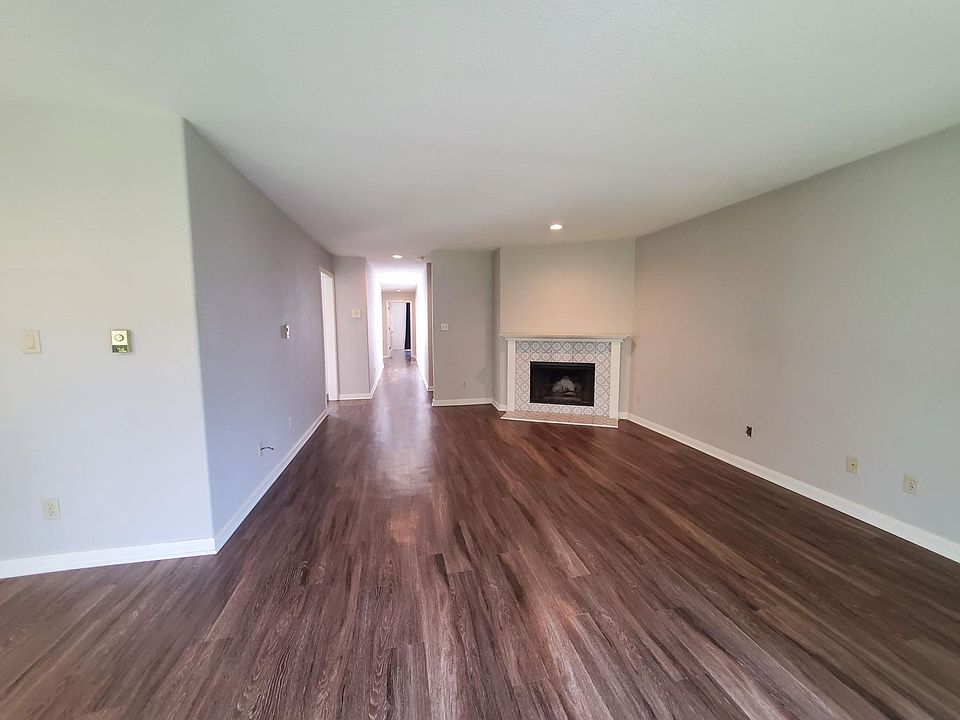 1st image of 1889 Oak St APT 4