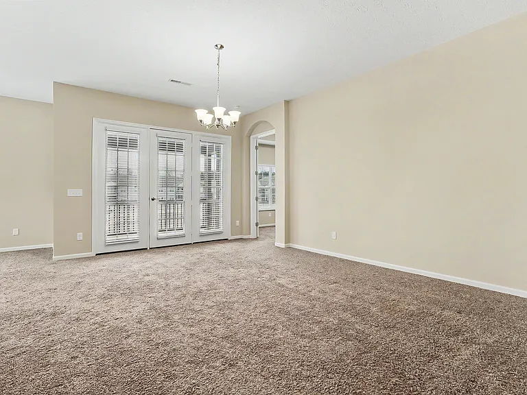 800 Redwood Ln — Photo 9
