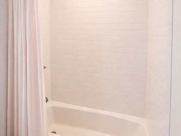 5th image of 108 Sewall Ave APT 3