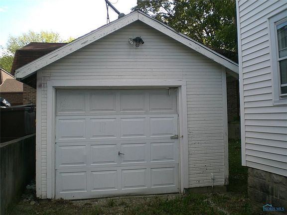 3rd image of 411 Oakwood Ave