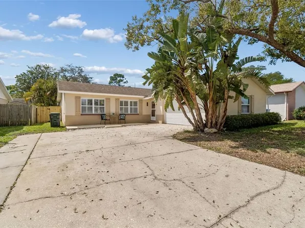 541 5th St SE, Largo, FL 33771