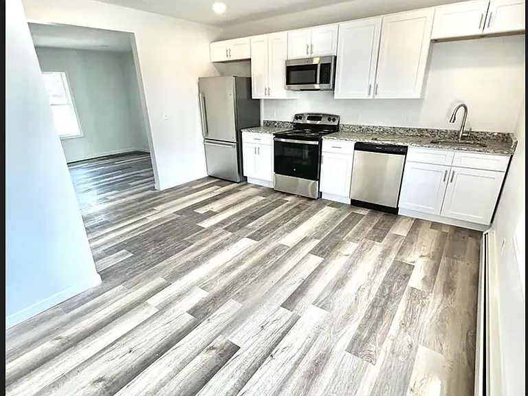73 Brookside Ave #D — Photo 4