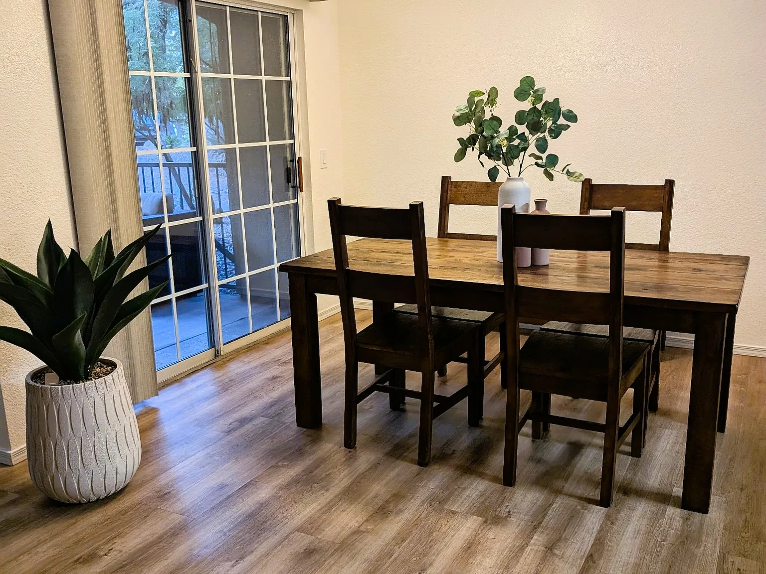 3 bed, 1268 sqft, $1,900 — Photo 4