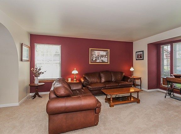4th image of 386 Wildberry Ln