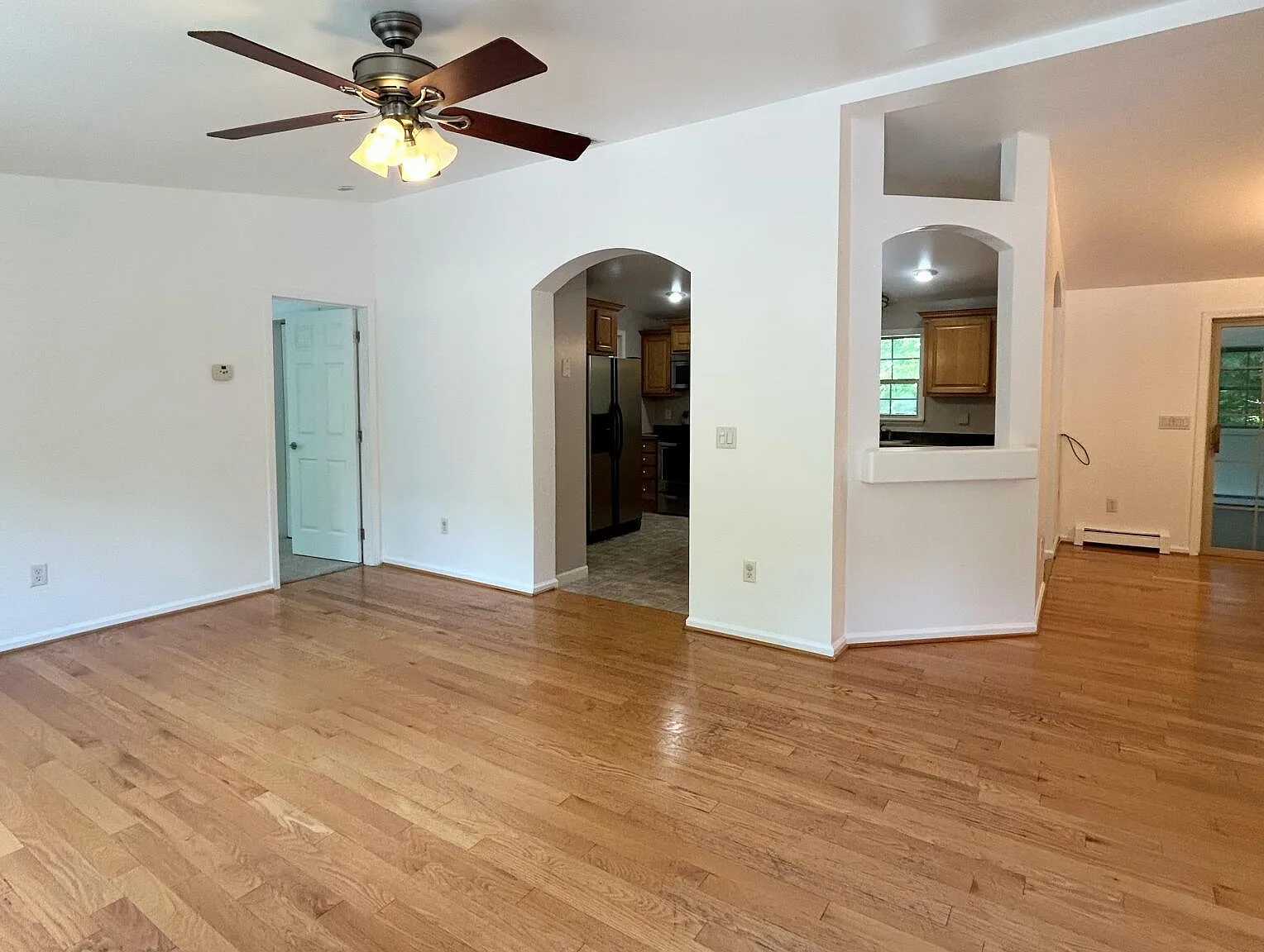 5 bed, 3.0 bath, 3453 sqft, $2,600 — Photo 4
