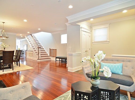 3rd image of 2416 W Berteau Ave