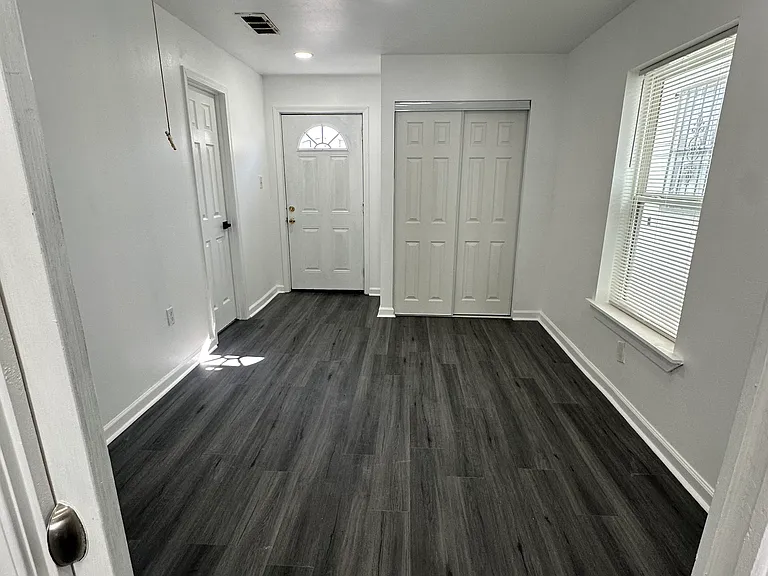 2818 Saint Andrew St — Photo 8