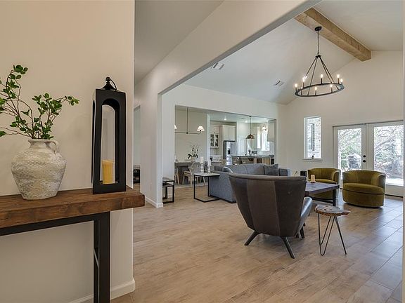 5th image of 8110 Goldfinch Dr