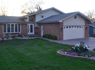 9030 S 83rd Ct, Hickory Hills, IL 60457