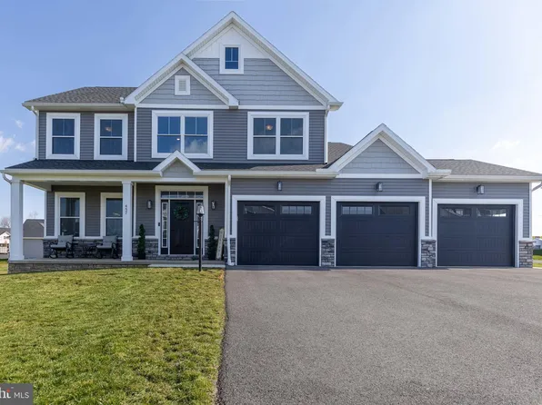 457 Winchester Dr, Chambersburg, PA 17202