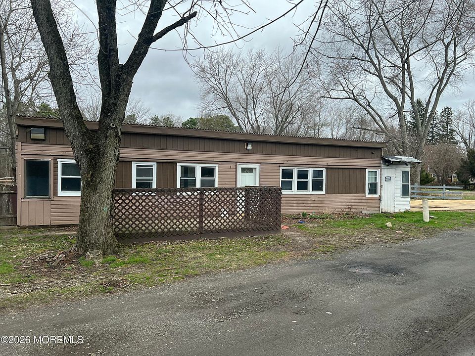 1st image of 919 Lakewood Farmingdale Rd APT 1