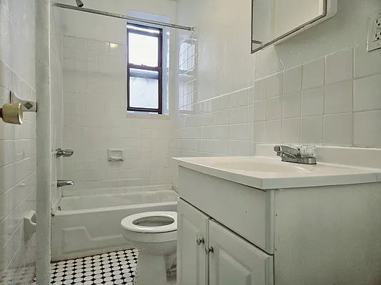 Rented by New York Dwellings LLC | media 7