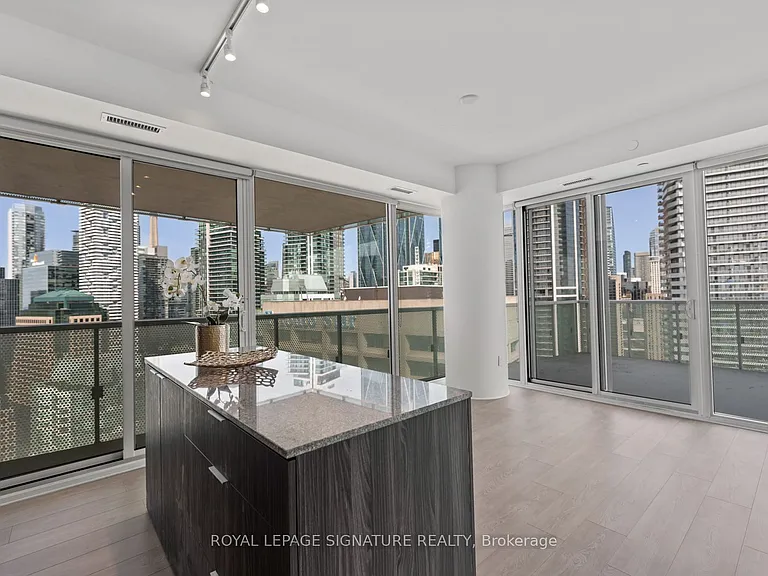 15 Queens Quay E #3305 — Photo 37