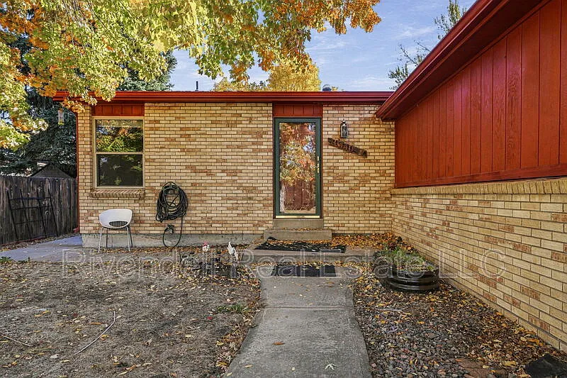2 bed, 1.0 bath, 1051 sqft, $1,895 — Photo 2