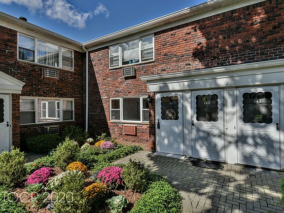 2nd image of 141 Regency Park #141