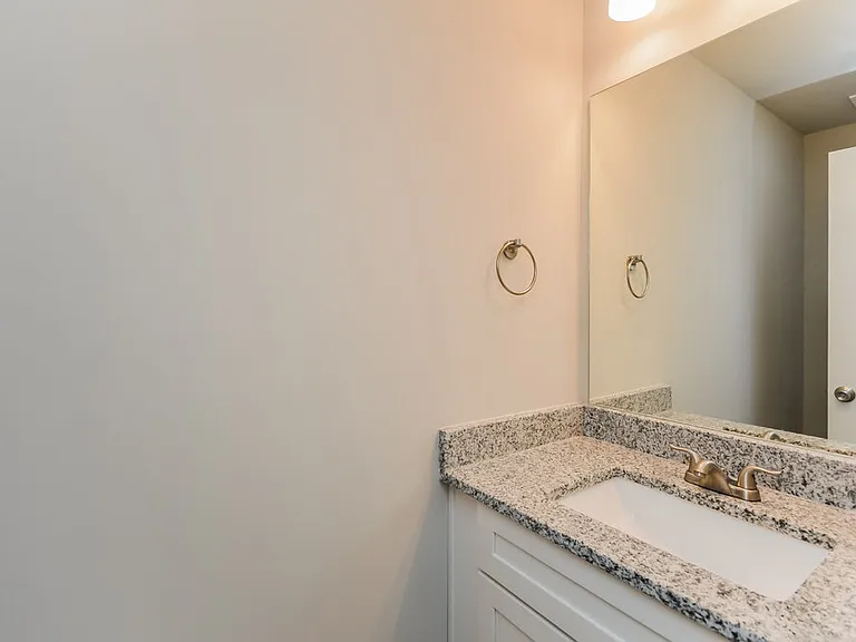 400 McGiboney Ln — Photo 15