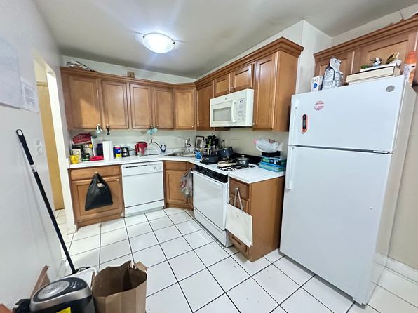 3069 N Oakland Ave #107