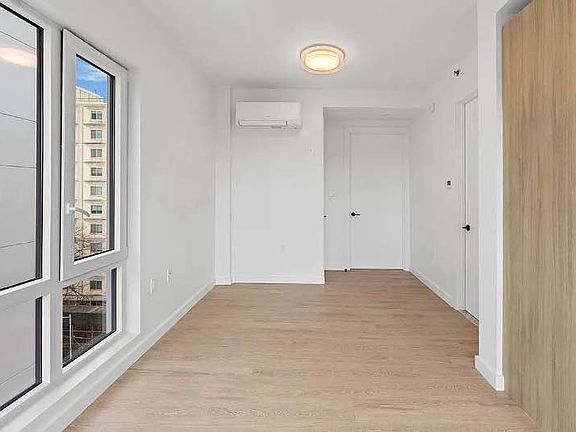 5th image of 325 Linden Blvd #5B