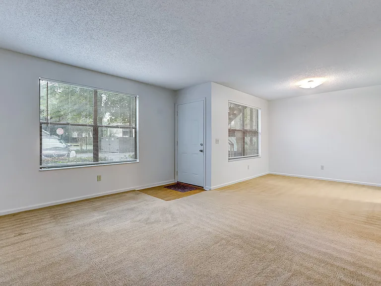 702 Meadowbrook Dr — Photo 14