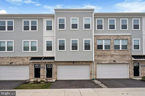 46 Continental Way Photo 1