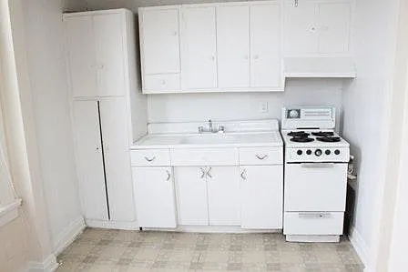 Studio, 425 sqft, $848 — Photo 2
