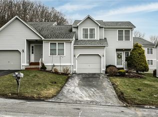 195 Timber Wolf Cir, Syracuse, NY 13209