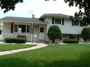 8245 White Oak Ave, Munster, IN 46321