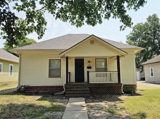 1406 John St, Winfield, KS 67156