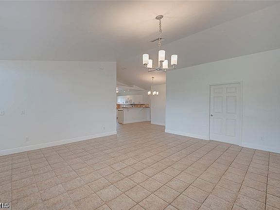 5th image of 902 Adeline Ave