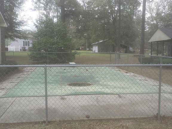 3rd image of 128 Lynda Dr