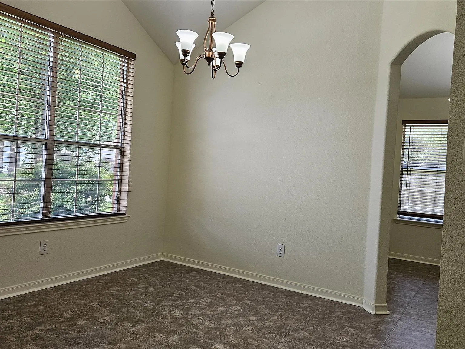 3 bed, 2.0 bath, 1685 sqft, $1,799 — Photo 4