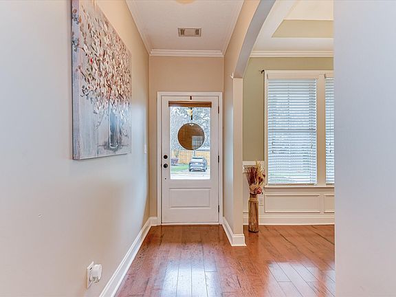 4th image of 919 Pennington Way