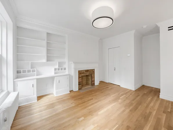 422 Hudson Street image 10 of 13