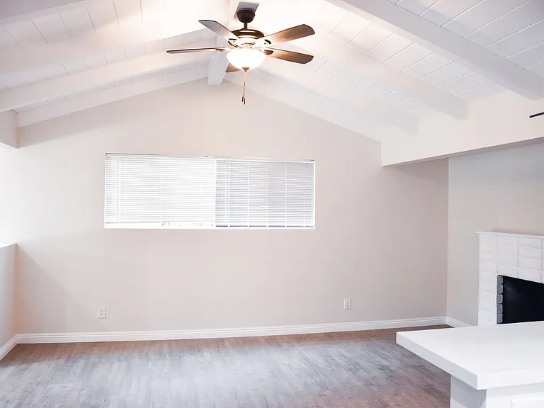 2318 E Coolidge Ave — Photo 4