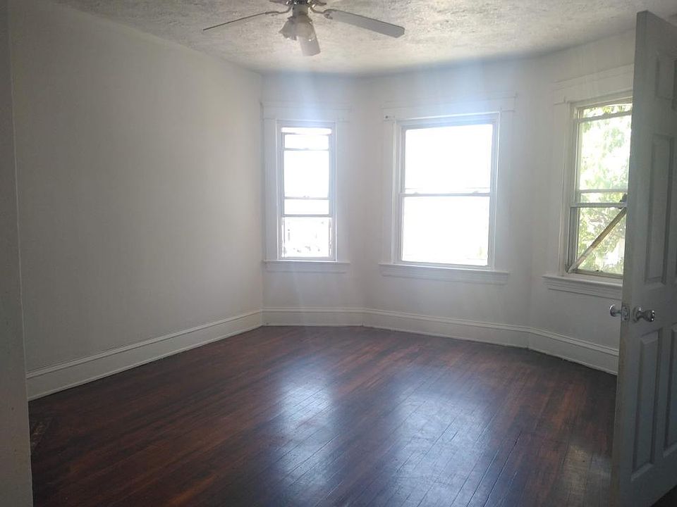 1st image of 3205 W 52nd St #2