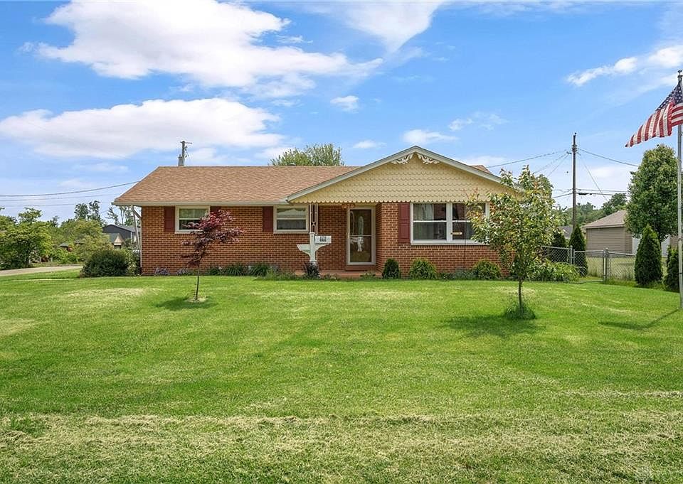 1st image of 270 Loretta Dr