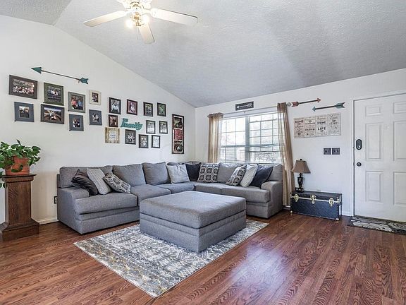 4th image of 784 Windy Hill Ln