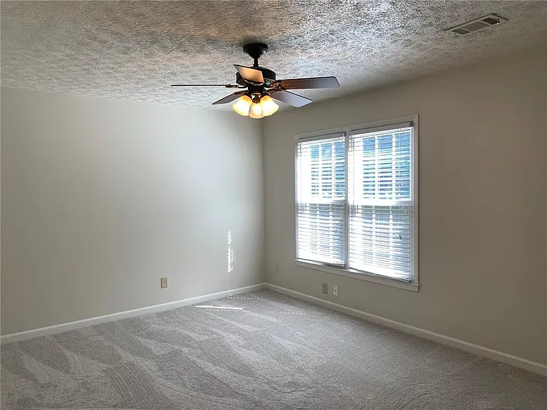4536 Woodlawn Lake Dr — Photo 35