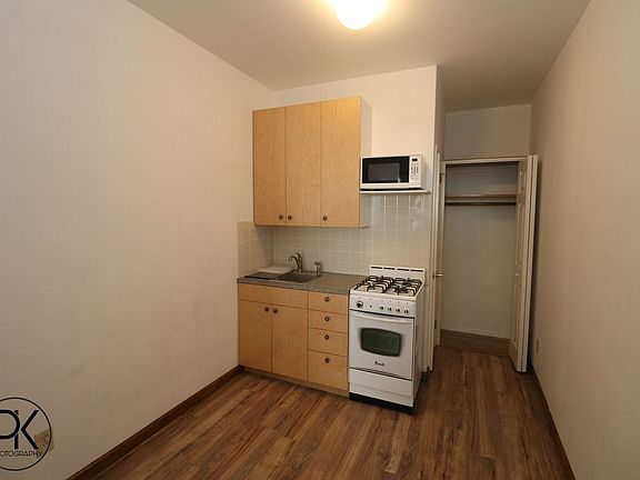 3rd image of 224 Kingsland Ave #1LF