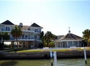 10220 Cloud Ln, Galveston, TX 77554
