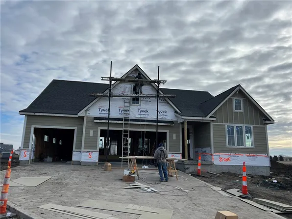 905 Campus Ct NE, Bondurant, IA 50035